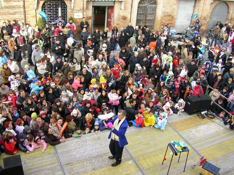 Carnevale Castellano, festa per centinaia di bambini