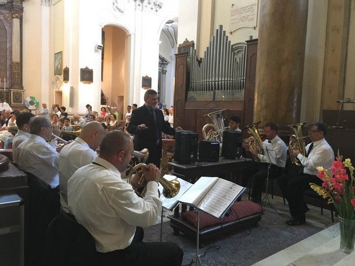 Brass orchestra, calde armonie in Collegiata